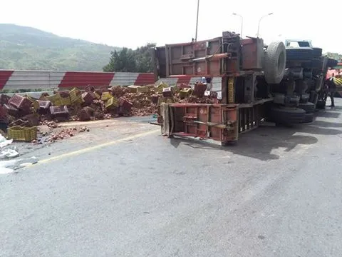 Grave accident à Djebahia (Bouira) bloque l'autoroute Est-Ouest