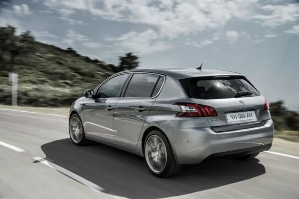 Les Peugeot 208 et 308 élues meilleure citadine et meilleure compacte de l'année
