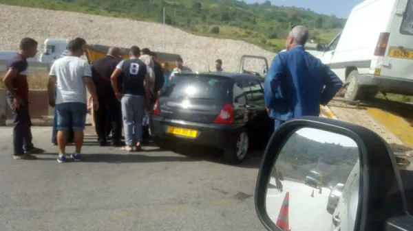 Avis aux automobilistes : Accident de la route à la sortie du tunnel Bouzegza