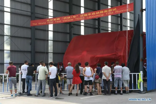 Transit Elevated Bus : Tests réussis pour du bus chinois qui survole le trafic 