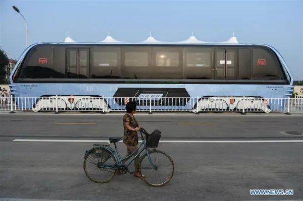 Transit Elevated Bus : Tests réussis pour du bus chinois qui survole le trafic 