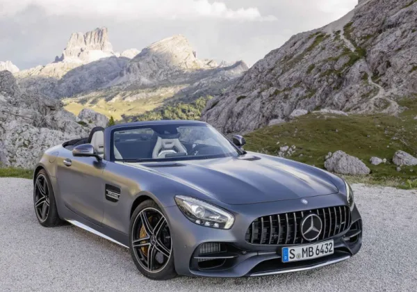 Mercedes-AMG dévoile les GT Roadster et GT C Roadster