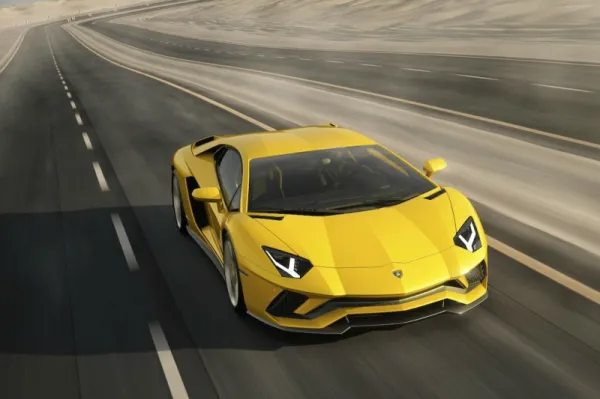 Lamborghini AVENTADOR S : 4 roues directrices et 740ch sous le capot