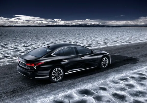 Lexus dévoilera sa nouvelle limousine hybride LS 500H à Genève