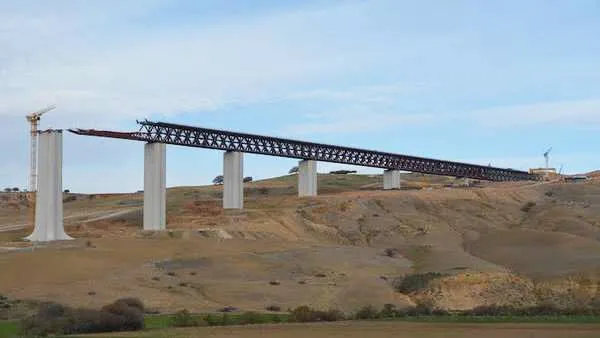 Le TGV (220 km/h) qui reliera Oued Tlelat, Sidi Bel Abbes à Tlemcen sera livré fin 2017