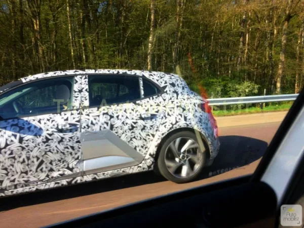 Le mulet de la future Renault Mégane 4 RS a été aperçu 
