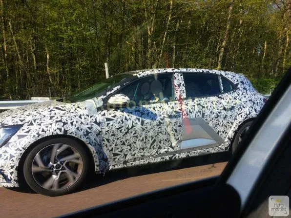 Le mulet de la future Renault Mégane 4 RS a été aperçu 