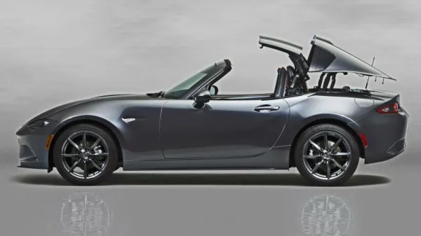 Red Dot Awards 2017 : la Mazda MX-5 RF décroche le premier prix