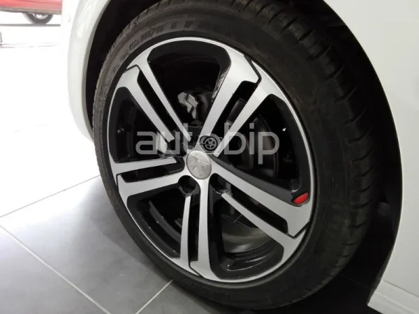 La Peugeot 208 GT Line en vente chez un vendeur multimarques, à 3 500 000 da TTC
