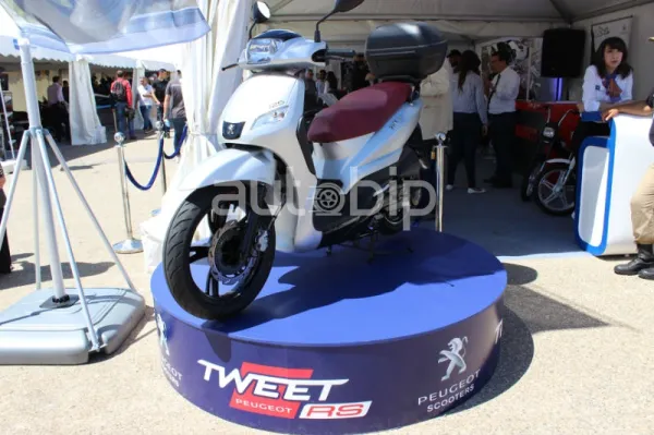 Ouverture du premier salon des deux d'Alger ALMOTO 2017 à Riad el feth