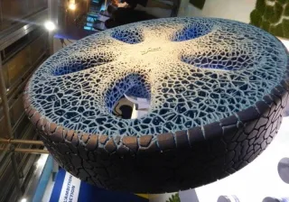 Michelin dévoile son pneu imprimable en 3D : increvable et qui dure toute la vie d’une voiture