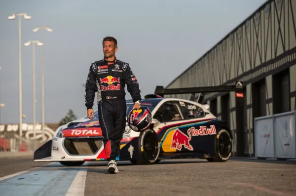  Sébastien Loeb au volant de la PEUGEOT 208 T16 Pikes Peak aux Grandes Heures Automobiles