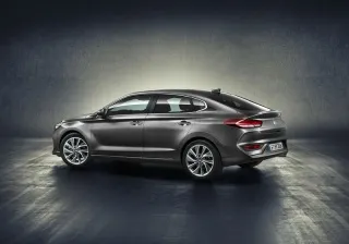 La pluie des nouveautés continue : Hyundai lance la i30 Fastback simultanément avec la i30 N