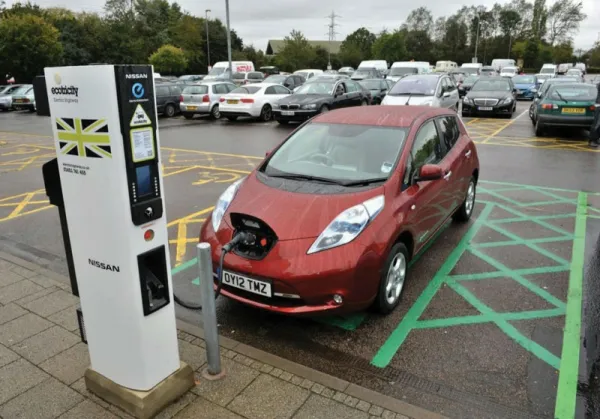 Fin de vente des voitures Essence et Diesel dès 2040 : le Royaume-Uni rejoint la France