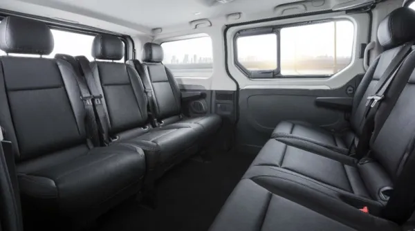 Opel dévoile les grands vans Opel Vivaro Tourer et Combi+