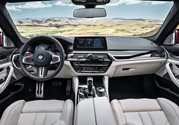 BMW dévoile la nouvelle M5 : 4.4l V8 bi-turbo, 600ch et 750 Nm et une transmission intégrale