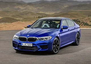 BMW dévoile la nouvelle M5 : 4.4l V8 bi-turbo, 600ch et 750 Nm et une transmission intégrale