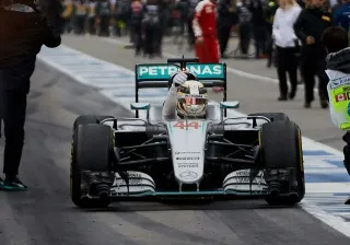 Hamilton égale le record de Schumacher de pole positions