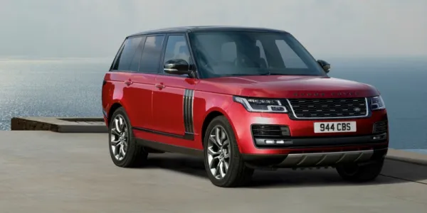 Le Range Rover restylé reçoit une motorisation hybride rechargeable