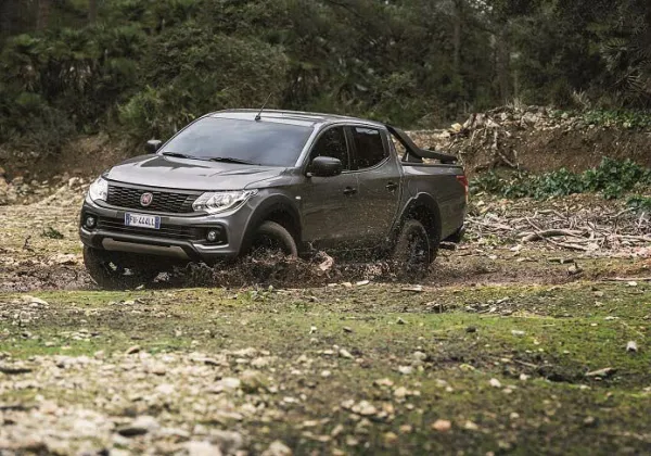 Fiat dévoile une nouvelle version de son pick up ; le Fullback Cross