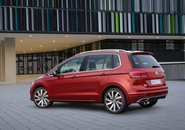 Volkswagen dévoile la Nouvelle Golf Sportsvan restylée