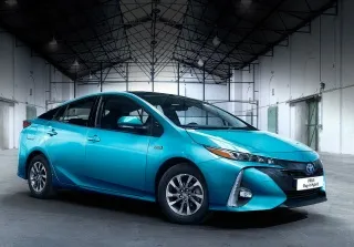 Le Toyota Prius Hybride Rechargeable remporte l’Award de l’Innovation Auto Moto en catégorie environnement