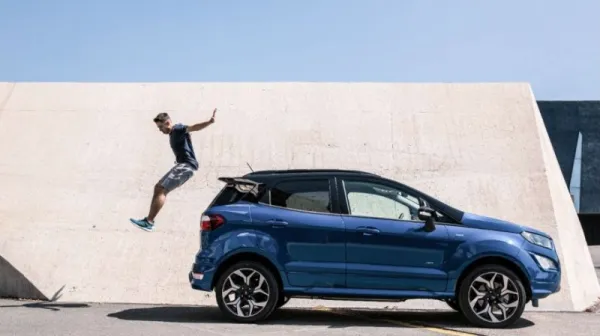 Ford développe un plancher de coffre en papier capable de supporter 300 kg