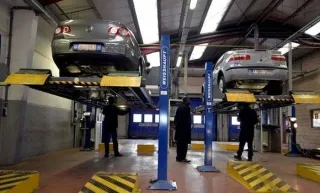 Les véhicules montés localement seront soumis à un contrôle de conformité par des experts des mines