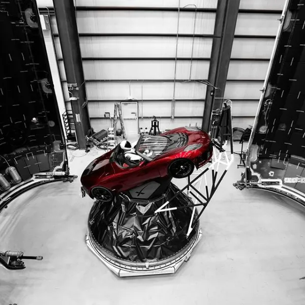 Tesla envoie un roadster dans l'espace!