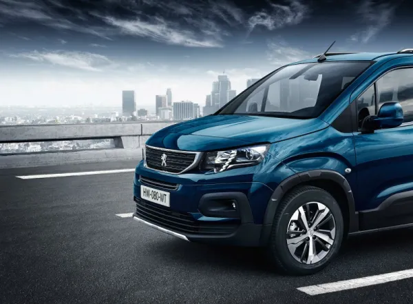 Nouveau PEUGEOT RIFTER, remplaçant du Parnter