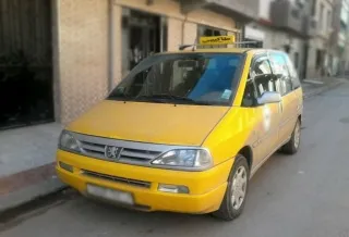 Des véhicules d&#039;occasion (1996-2002) ont été saisies, essentiellement des Peugeot 806