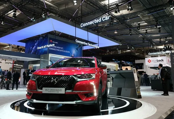 Le groupe PSA lance son premier véhicule connecté en collaboration avec Huawei 