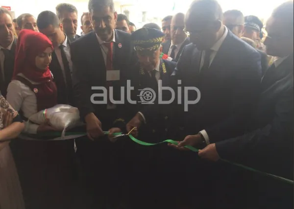 Le ministre de l'intérieur Inaugure officiellement l'usine SYM à Sétif