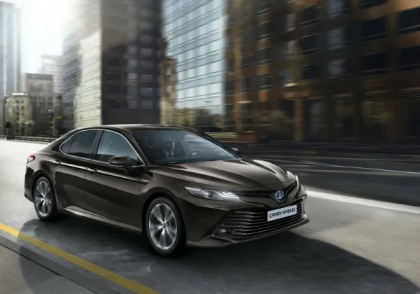 Toyota annonce le grand retour de la Camry, remplaçante de l'Avensis