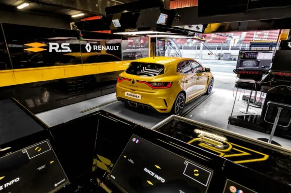 Renault dévoile la MÉGANE R.S. TROPHY et ses 300 ch!