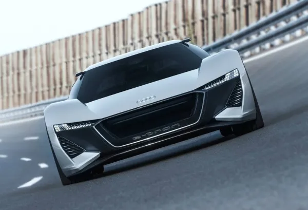Première mondiale du concept car Audi PB18 e-tron au Pebble Beach