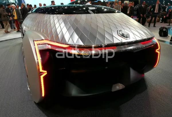 En direct du MONDIAL PARIS 2018 / RENAULT : "EZ-ULTIMO", un robot-véhicule haut de gamme au service de mobilité