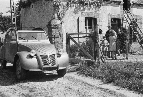 Mondial de l’Auto 2018 : Citroën rend hommage à la mythique 2CV, qui célèbre ses 70ans