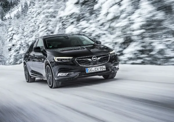 Nouveau systéme d'éclairage "IntelliLux LED" sur l'Opel Astra et l'Insigna