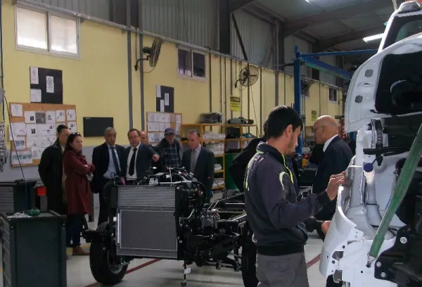 Visite de travail des PDG des filiales du groupe mécanique AGM à l'unité d'IVAl de montage de camions IVECO