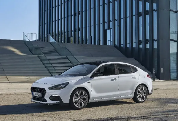 Hyundai introduit la nouvelle finition N Line dans la gamme i30 Fastback