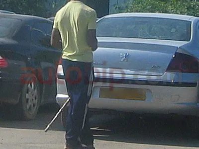 مواقف السيارات غير القانونية في الجزائر العاصمة