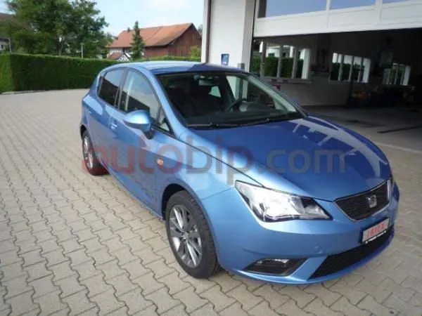 Seat Ibiza iTech : سيارة Ibiza زرقاء