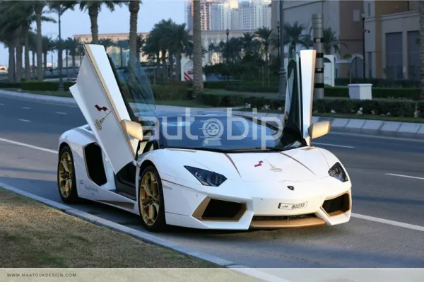 نسخة مغطاة بالذهب من Lamborghini Aventador Roadster