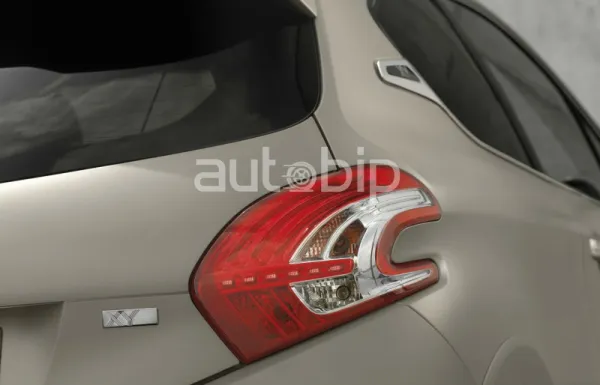 Nouvelle série limitée Peugeot 208 XY JBL