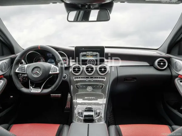 Mercedes C 63 AMG de 476ch au printemps 2015 en Algérie