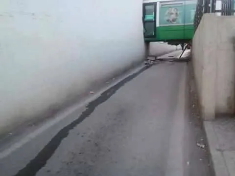 إحدى عربات ترامواي قسنطينة تصطدم بجدار سجن صباحا